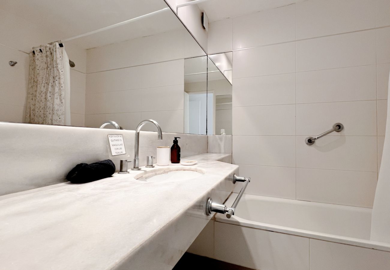 Apartamento en Mar Del Plata - Playa Grande - Depto 2 Amb - MARZ/DIC