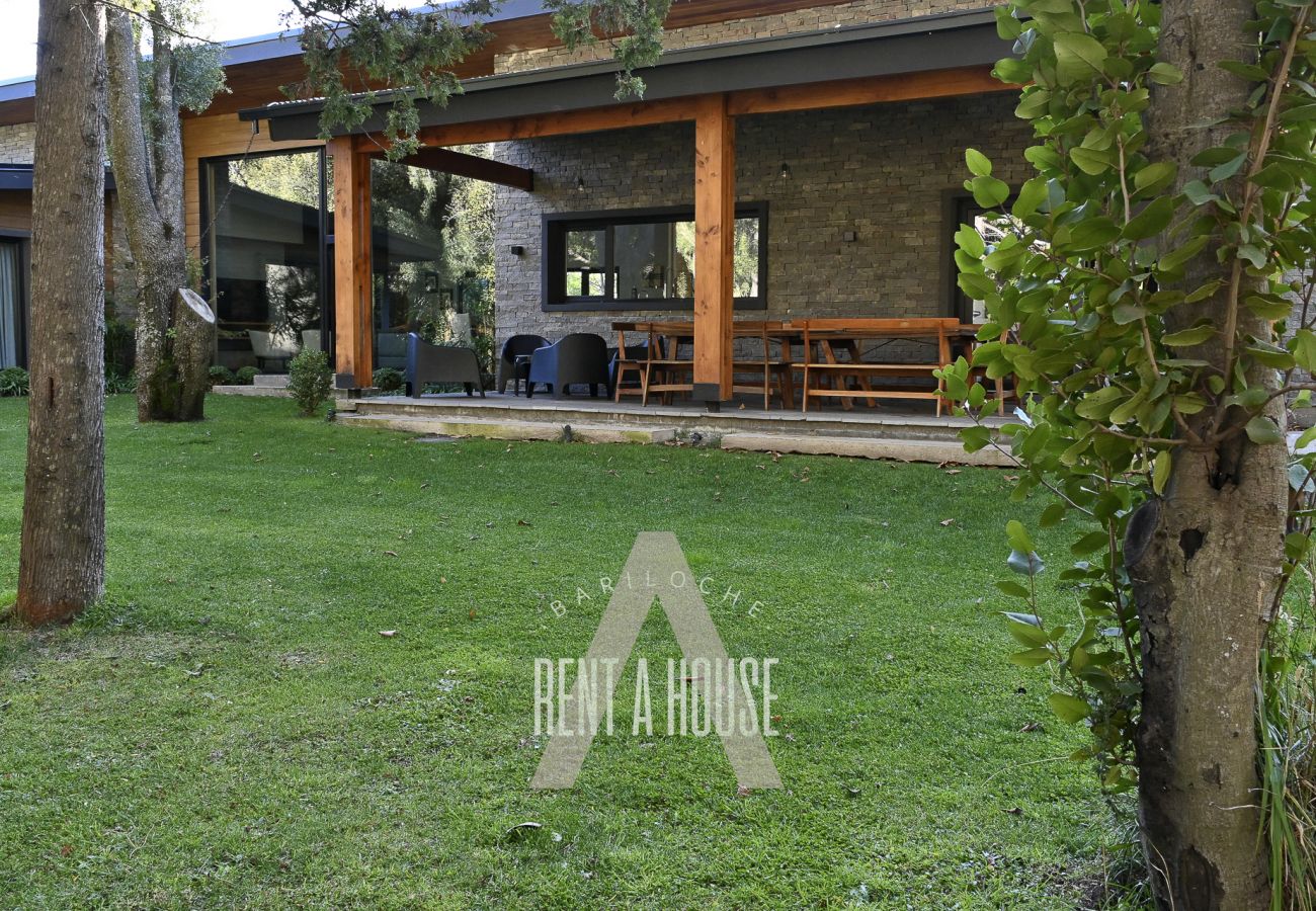 Casa en San Carlos de Bariloche - 06PAX ARE14 LO