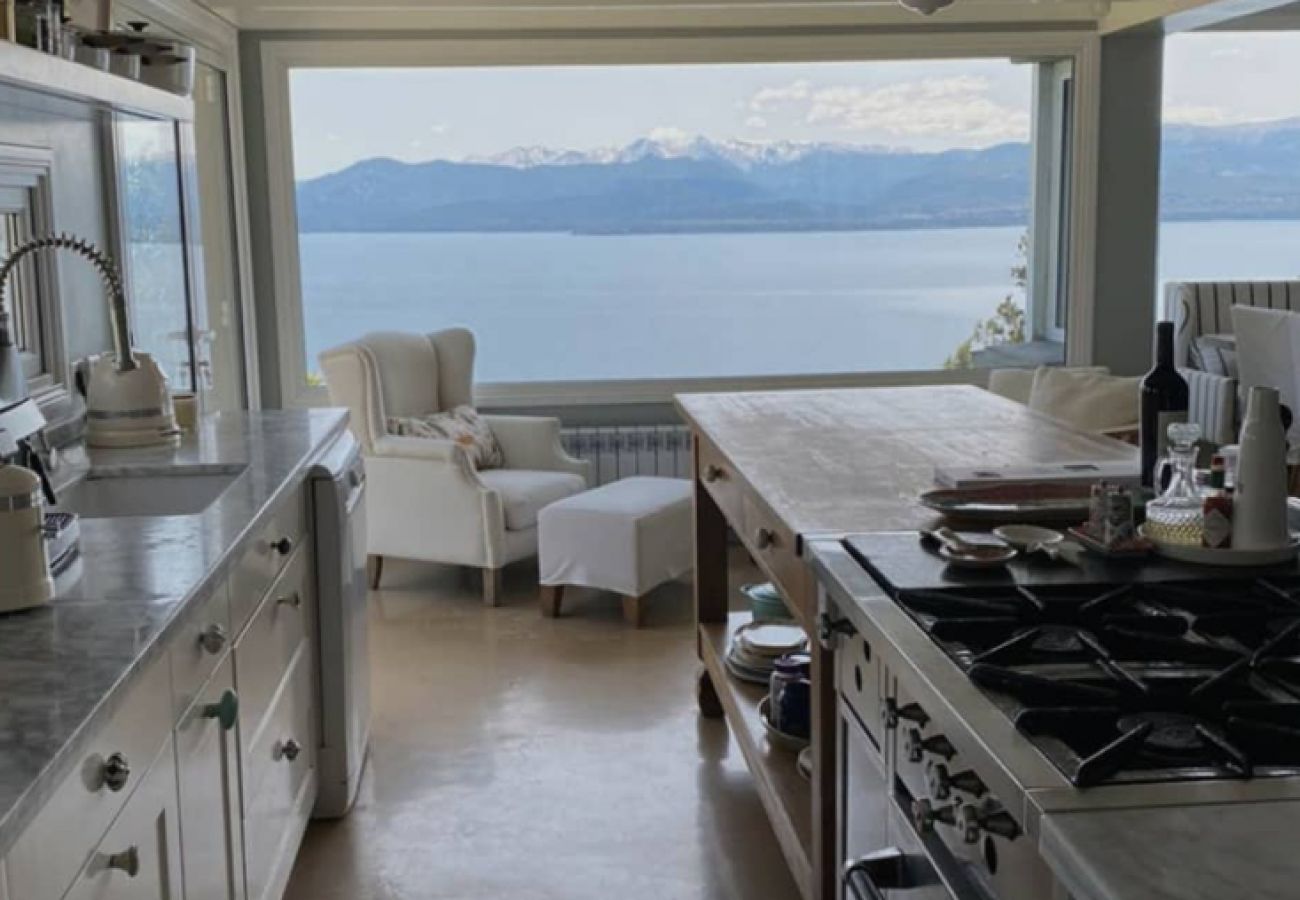 Casa en San Carlos de Bariloche - 10PAX VIEW10 FLOWER