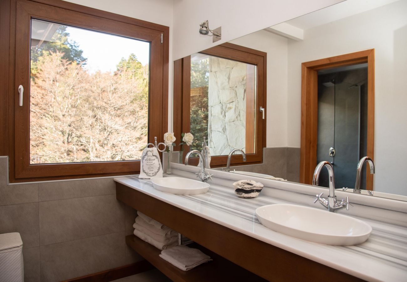Casa en San Carlos de Bariloche - 10PAX ARE18 ANDREA