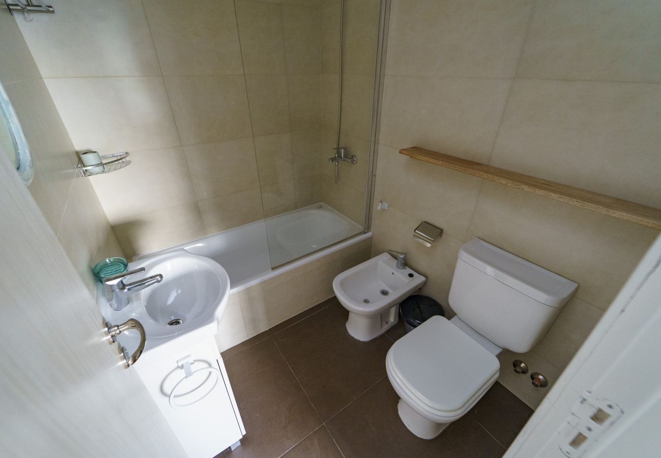 Baño completo con bañera