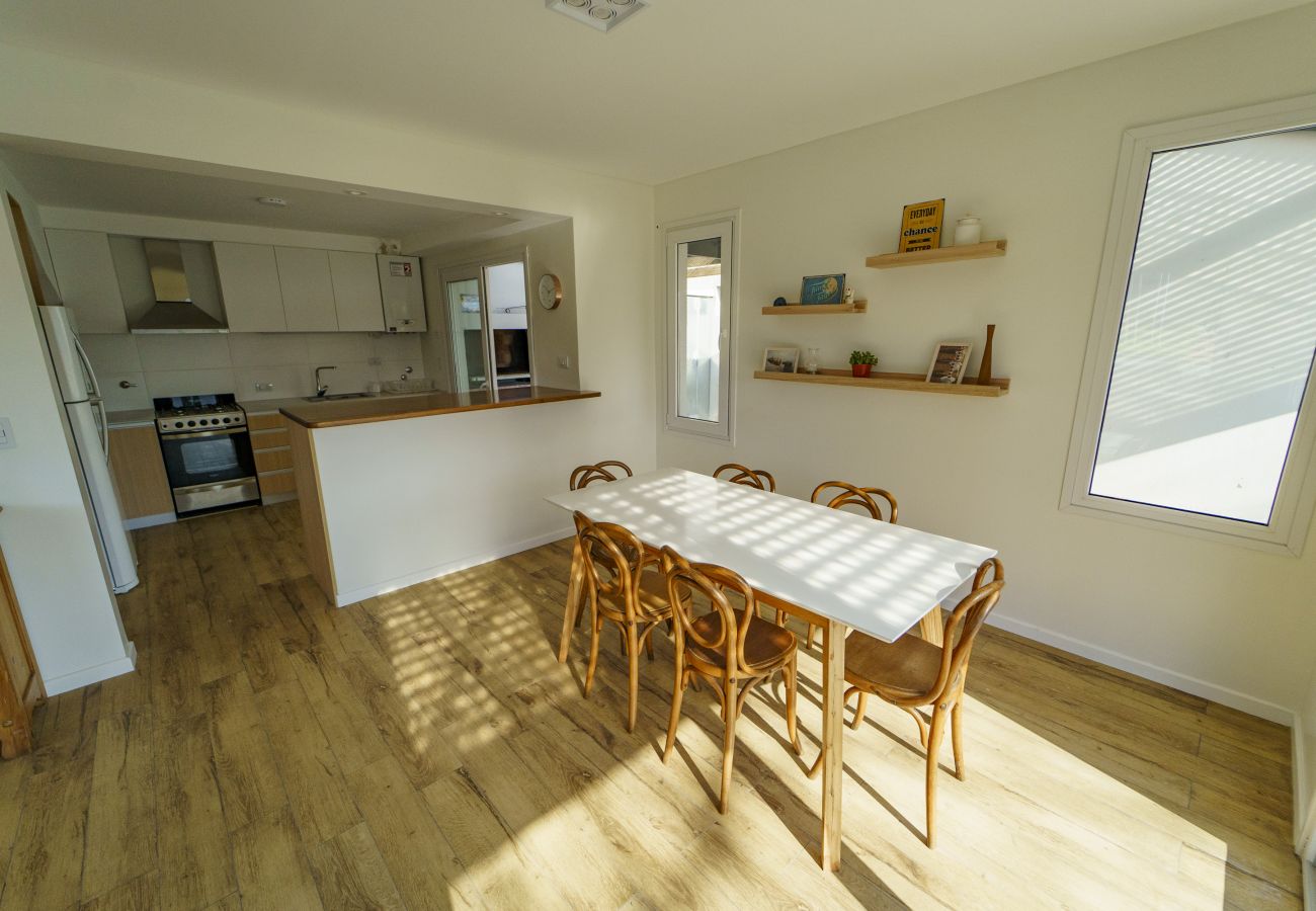 Comedor con cocina integrada