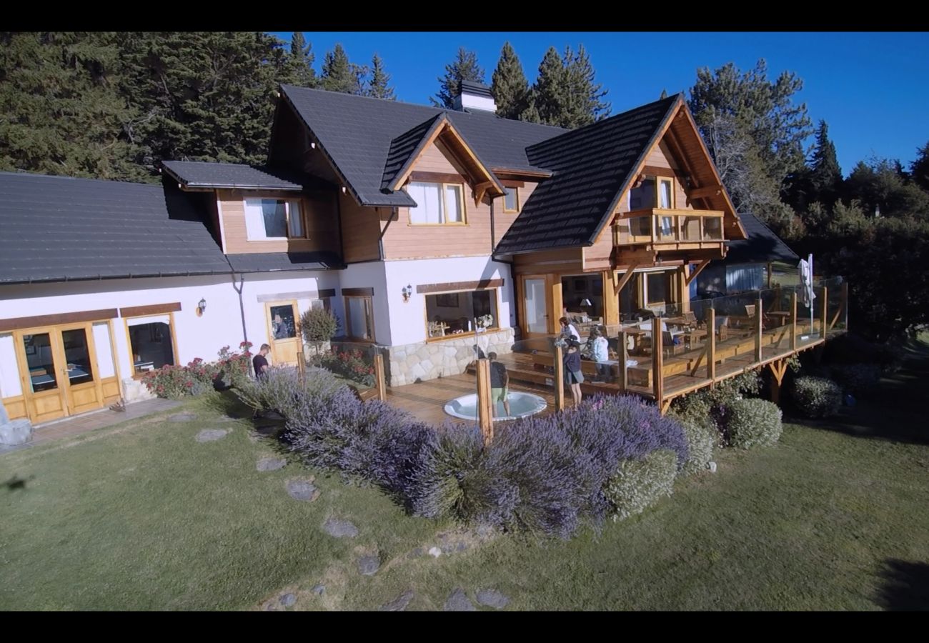 Casa en San Carlos de Bariloche - 17PAX HUAPI09C