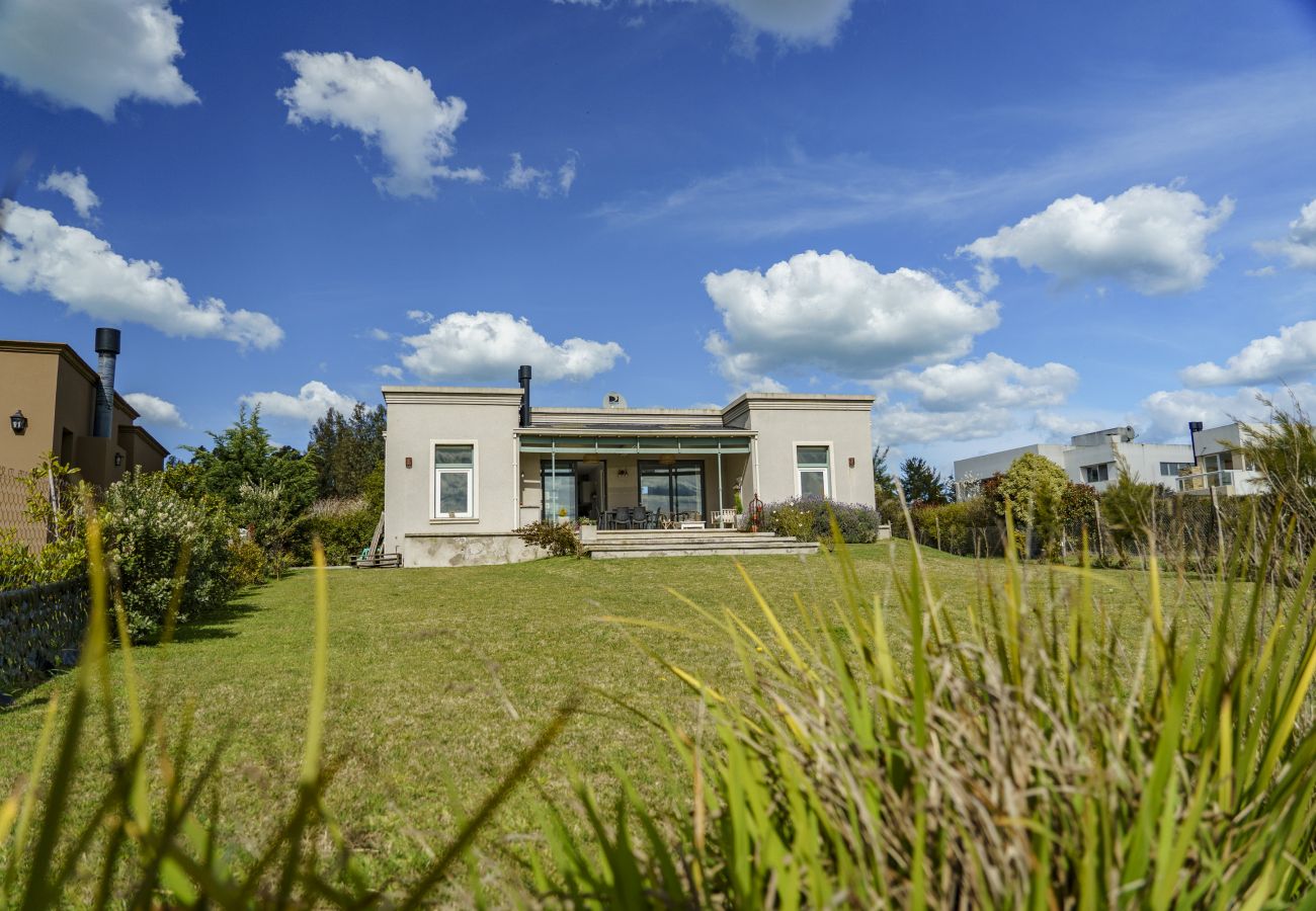 Casa en Mar Del Plata - Escape en Arenas | Casa Beltran | Hola sur