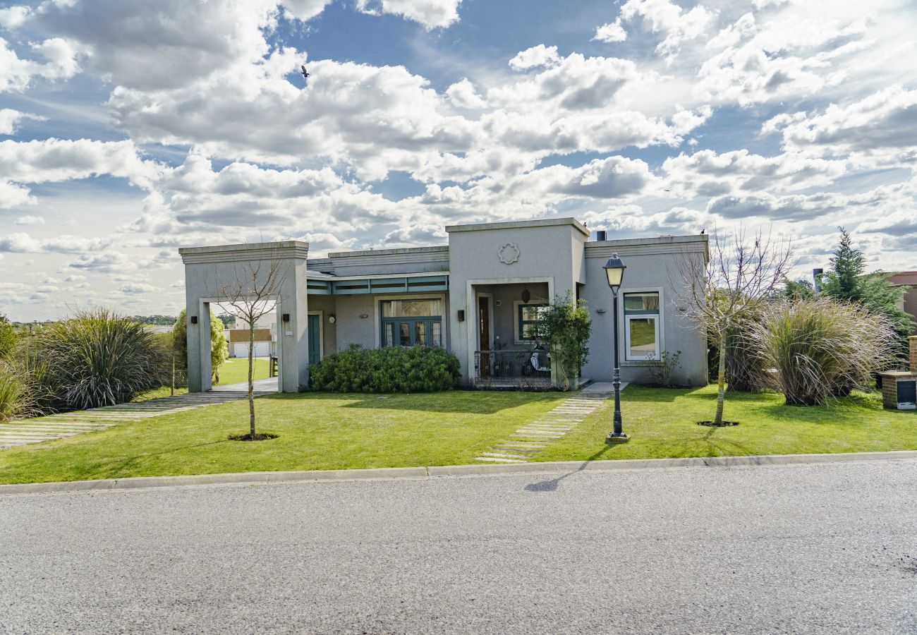 Casa en Mar Del Plata - Escape en Arenas | Casa Beltran | Hola sur