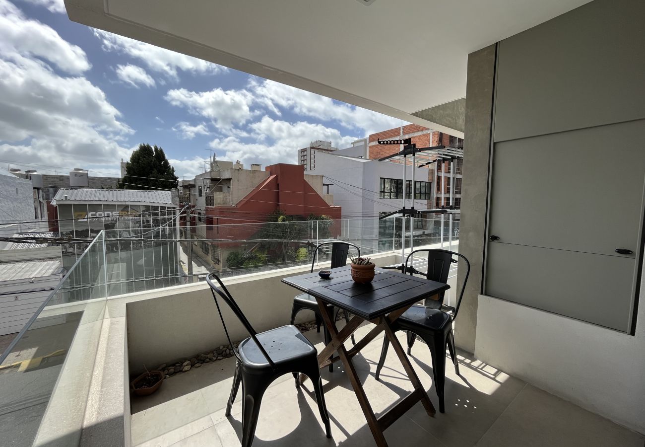 Balcón con parrilla