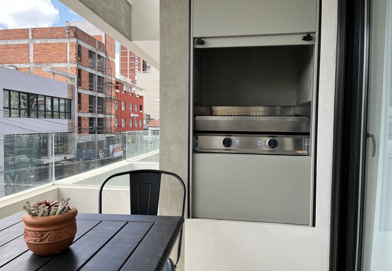 Balcón con parrilla