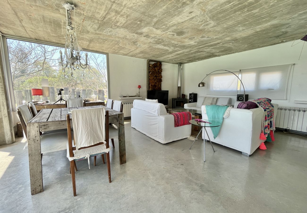 Casa en Mar Del Plata - Estilo Industrial  |  Casa Mariela  |  Hola Sur