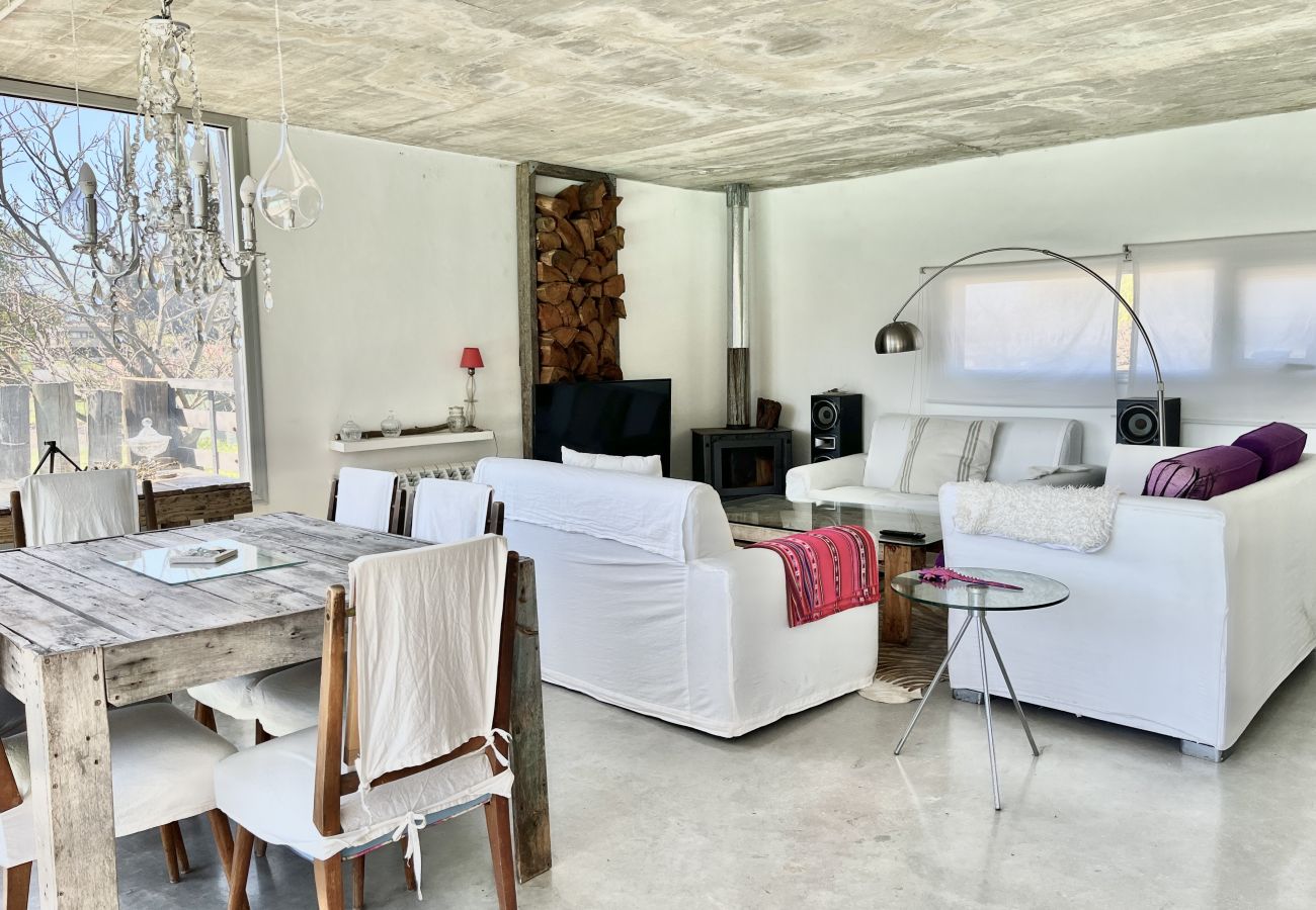 Casa en Mar Del Plata - Estilo Industrial  |  Casa Mariela  |  Hola Sur
