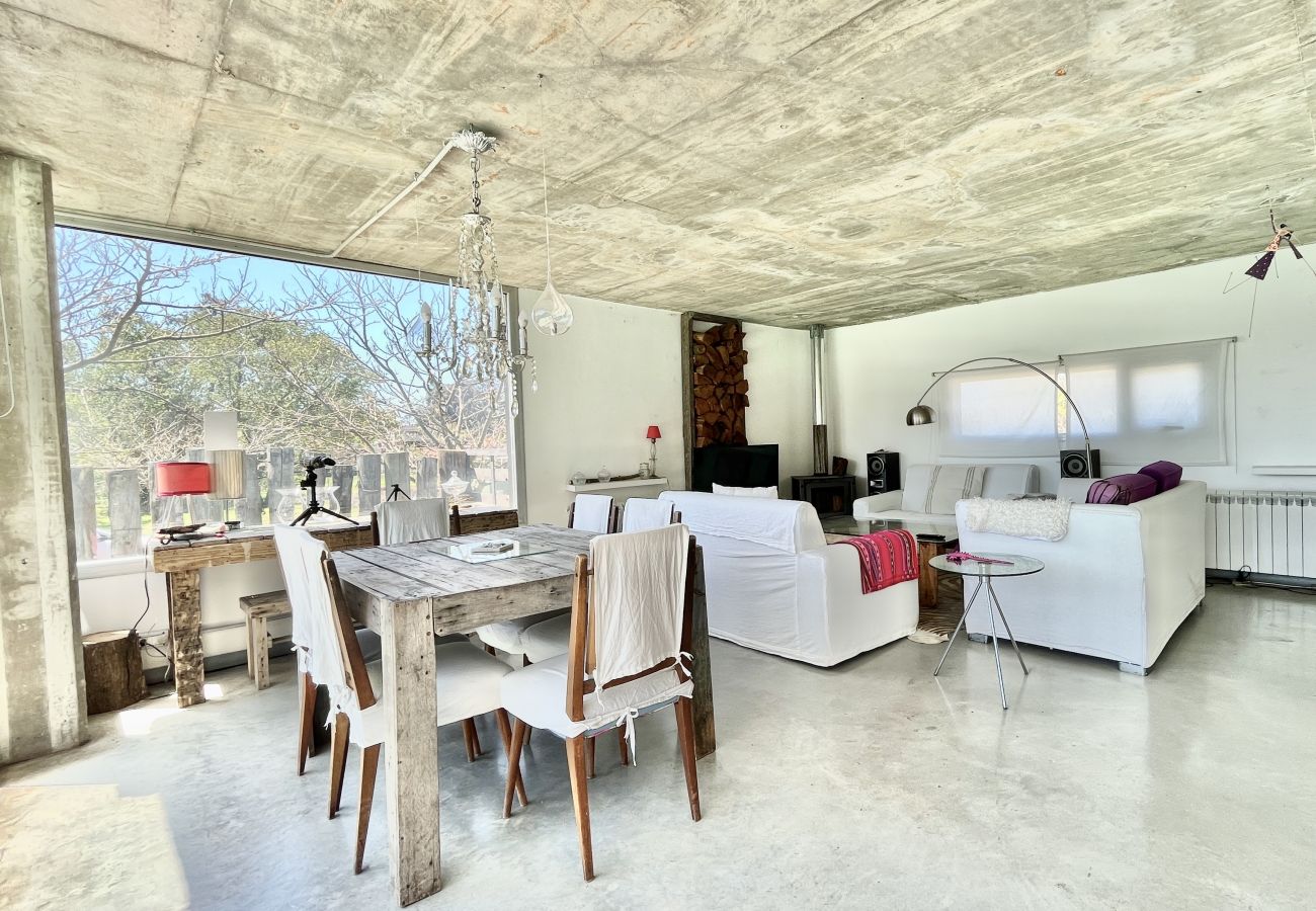 Casa en Mar Del Plata - Estilo Industrial  |  Casa Mariela  |  Hola Sur