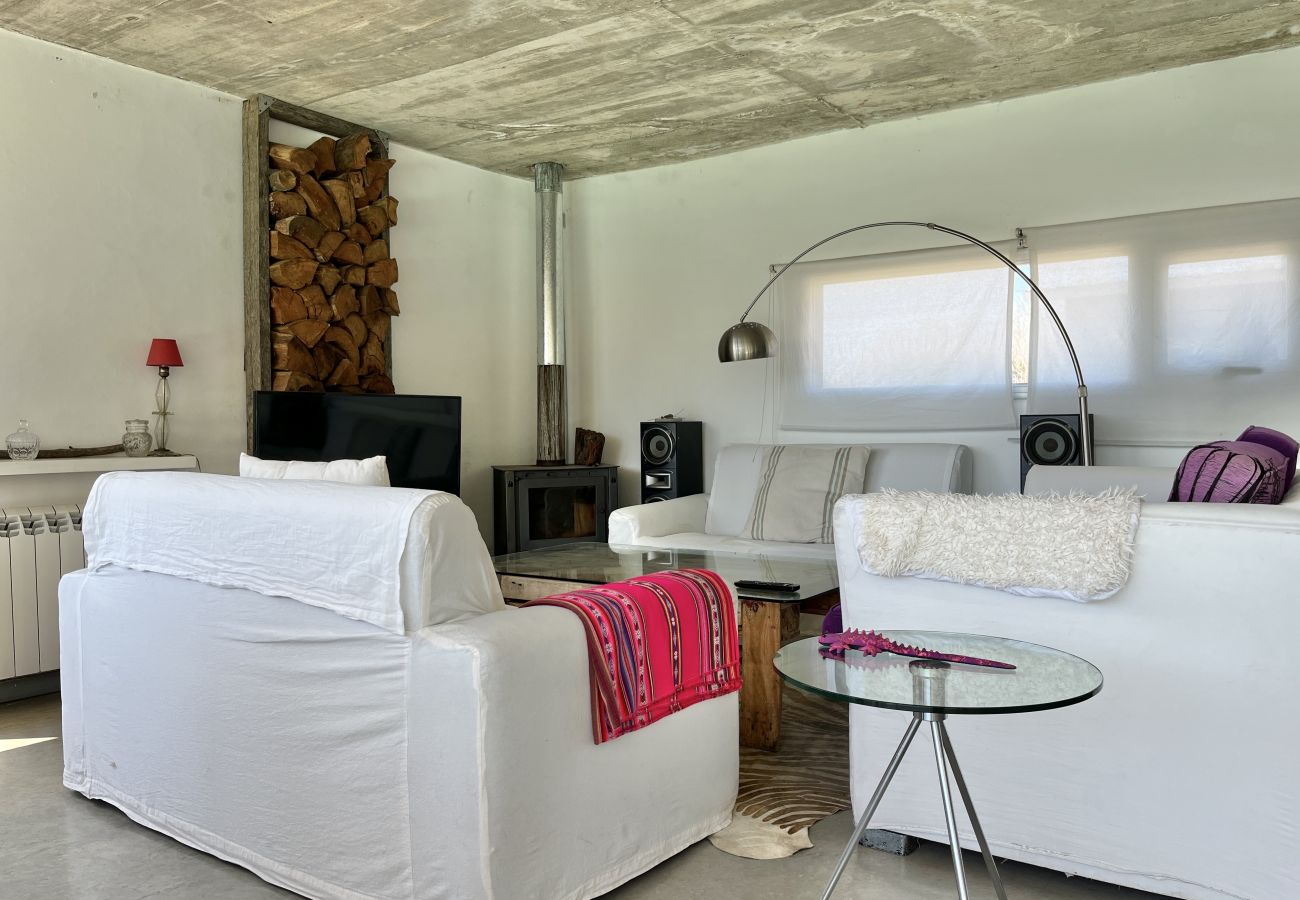 Casa en Mar Del Plata - Estilo Industrial  |  Casa Mariela  |  Hola Sur