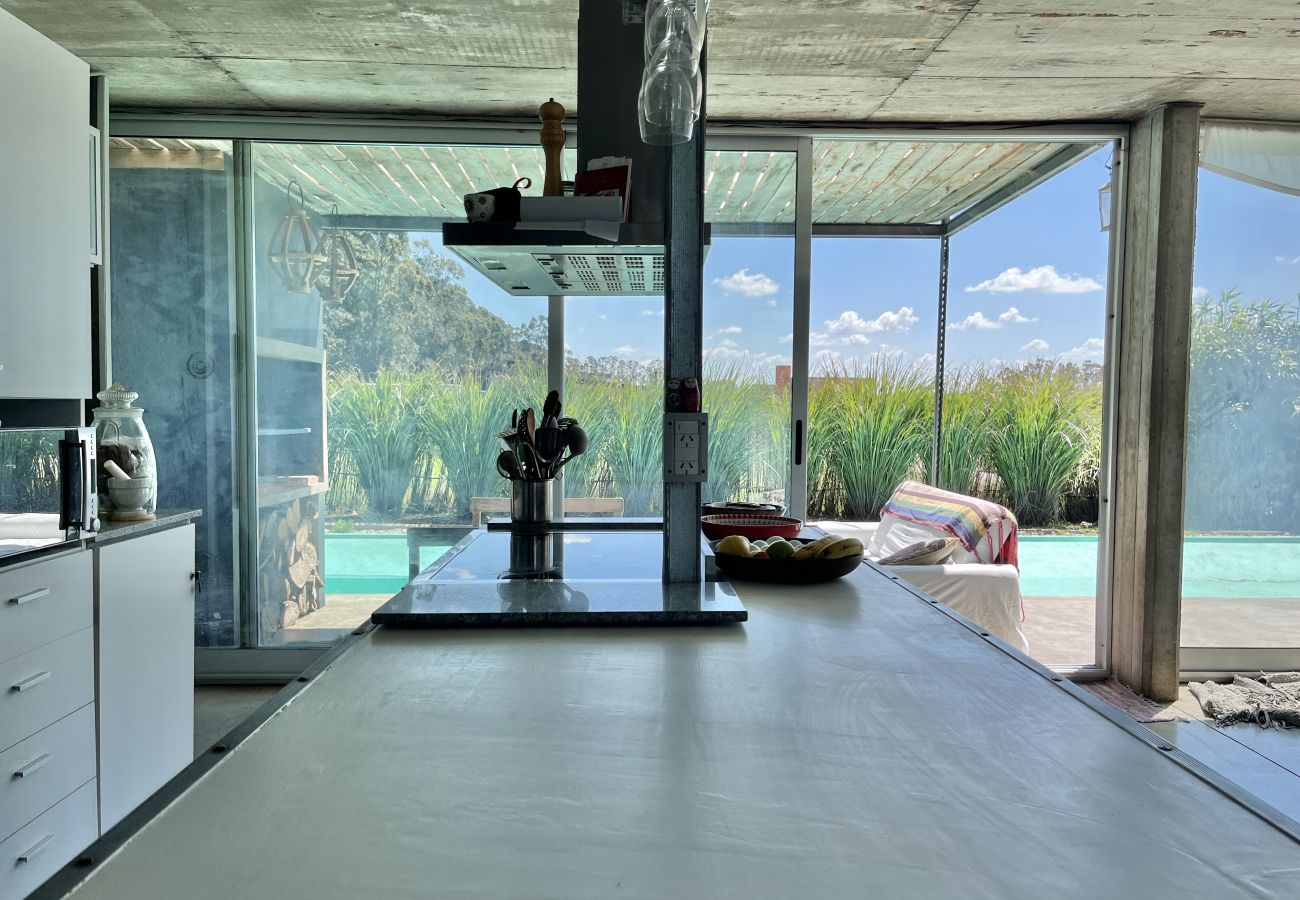 Casa en Mar Del Plata - Estilo Industrial  |  Casa Mariela  |  Hola Sur