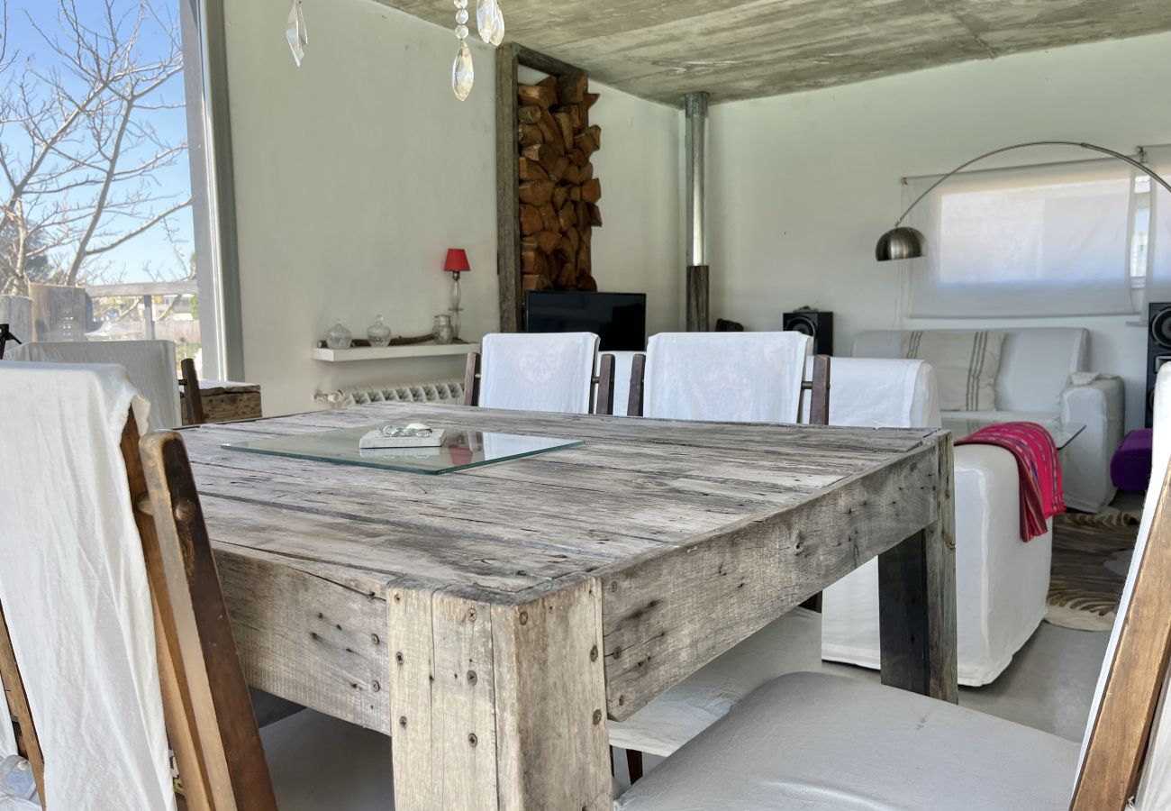 Casa en Mar Del Plata - Estilo Industrial  |  Casa Mariela  |  Hola Sur