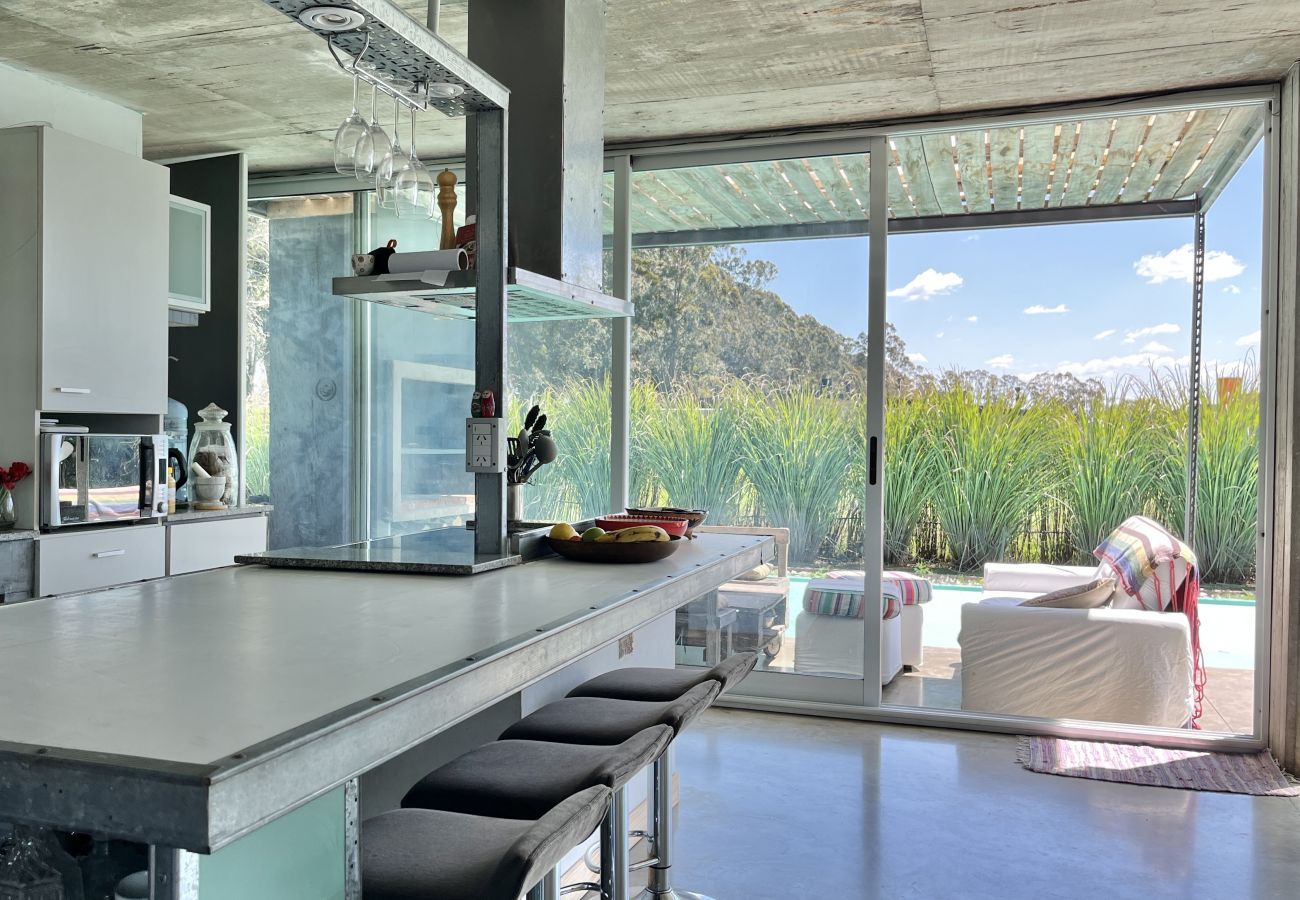 Casa en Mar Del Plata - Estilo Industrial  |  Casa Mariela  |  Hola Sur