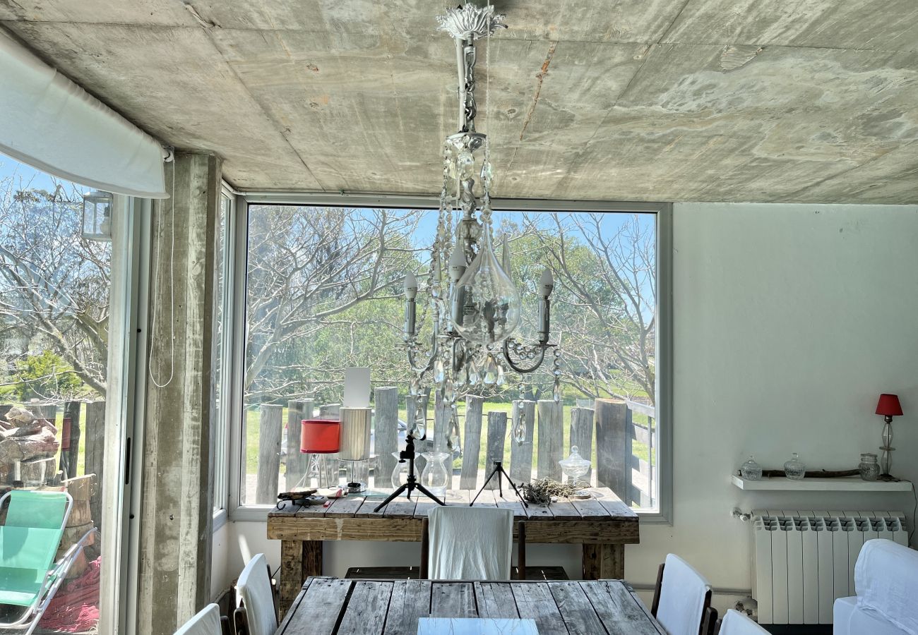 Casa en Mar Del Plata - Estilo Industrial  |  Casa Mariela  |  Hola Sur