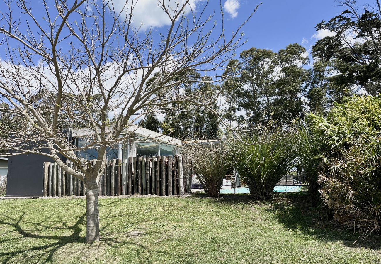 Casa en Mar Del Plata - Estilo Industrial  |  Casa Mariela  |  Hola Sur