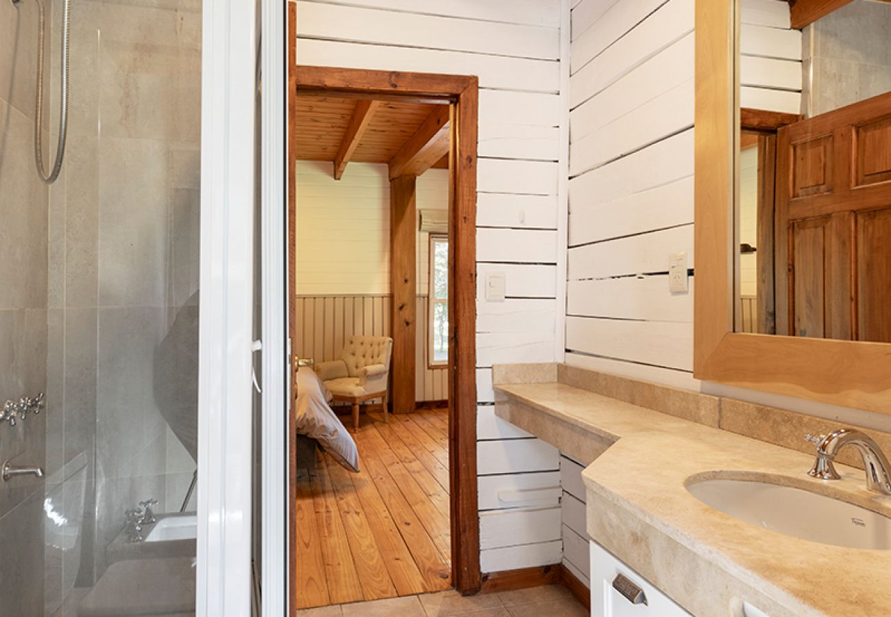 Casa en San Carlos de Bariloche - 11PAX ARE39 BLUEHOUSE