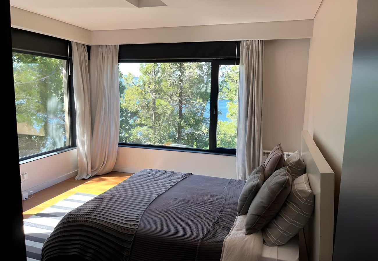 Casa en San Carlos de Bariloche - 10PAX HUAPI22C BLACK