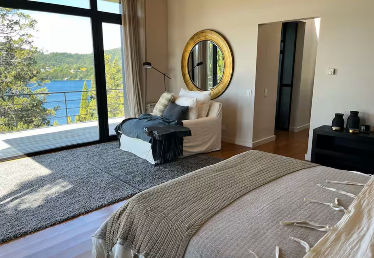 Casa en San Carlos de Bariloche - 10PAX HUAPI22C BLACK