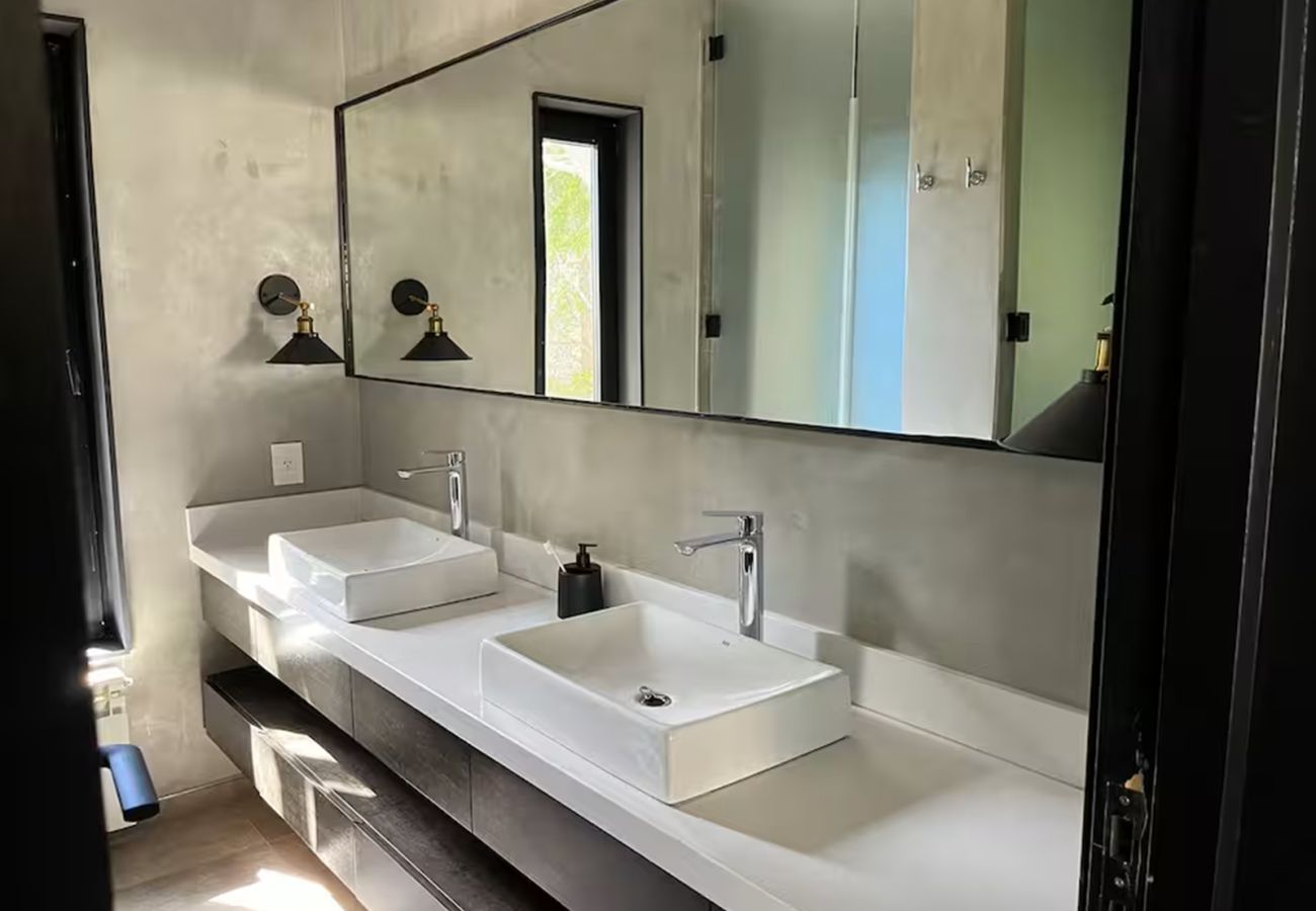 Casa en San Carlos de Bariloche - 10PAX HUAPI22C BLACK