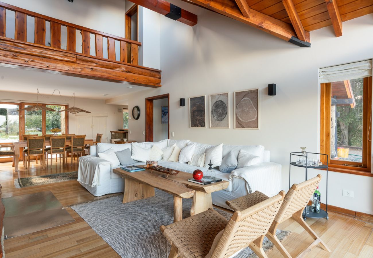 Casa en San Carlos de Bariloche - 08/10PAX ARE26 CHENI