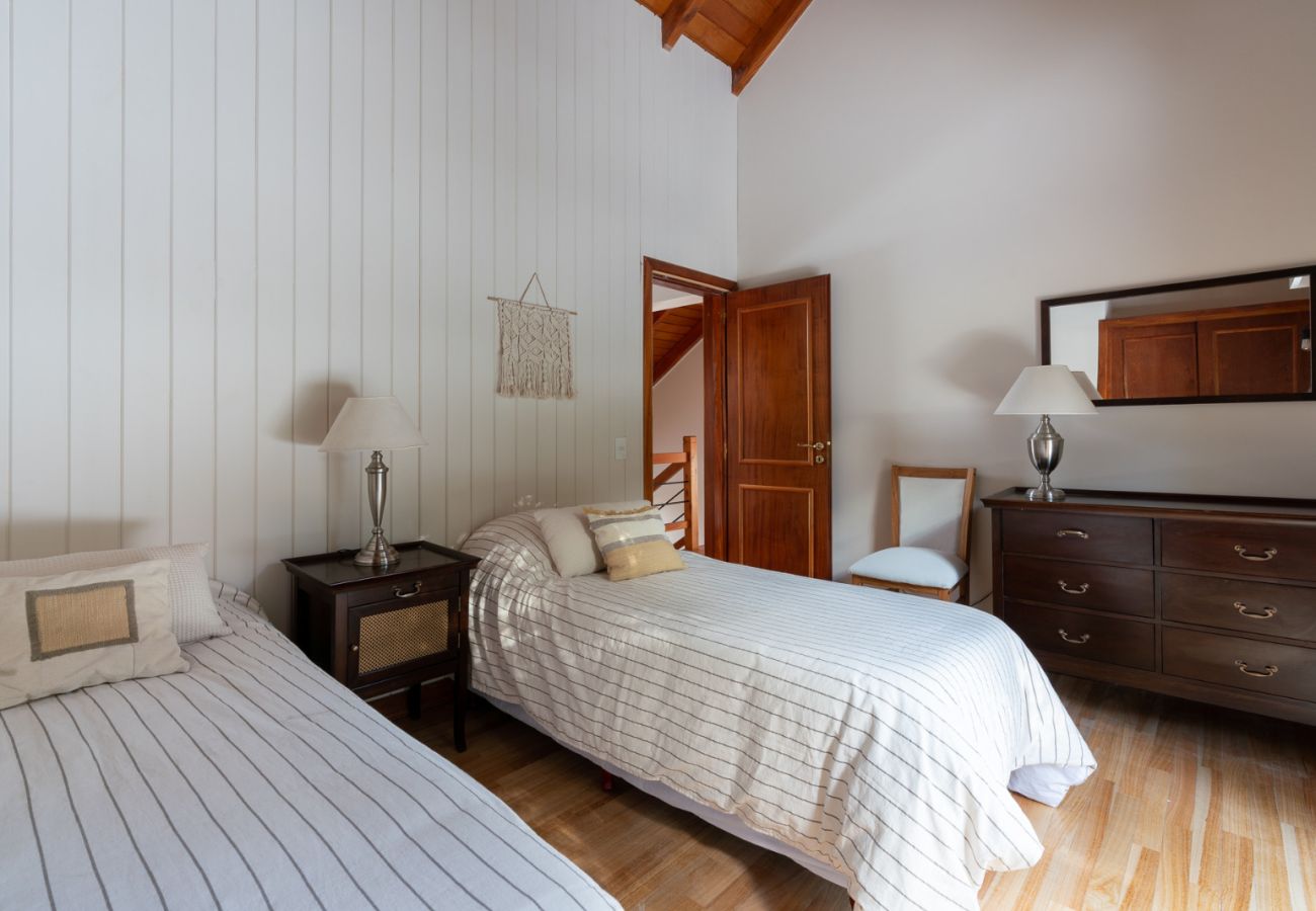 Casa en San Carlos de Bariloche - 08/10PAX ARE26 CHENI