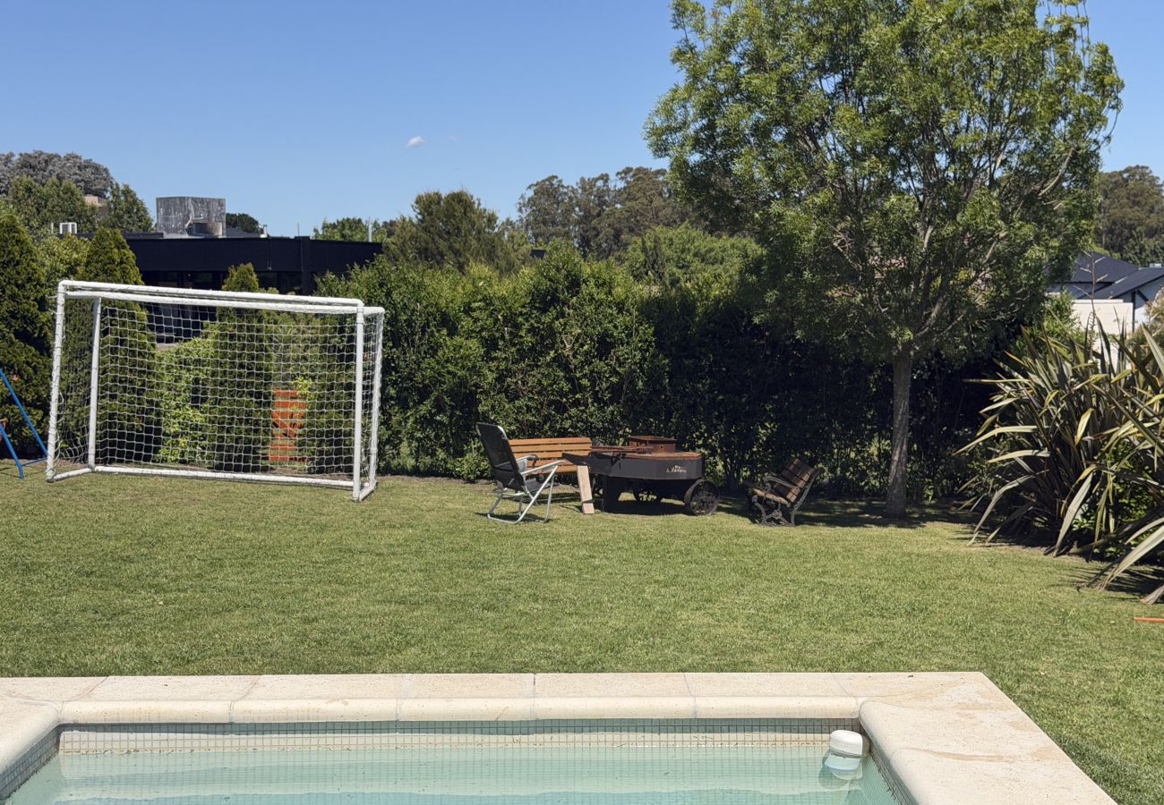 Casa en Mar Del Plata - Casa con Pileta en Arenas del Sur | Casa Belen | H