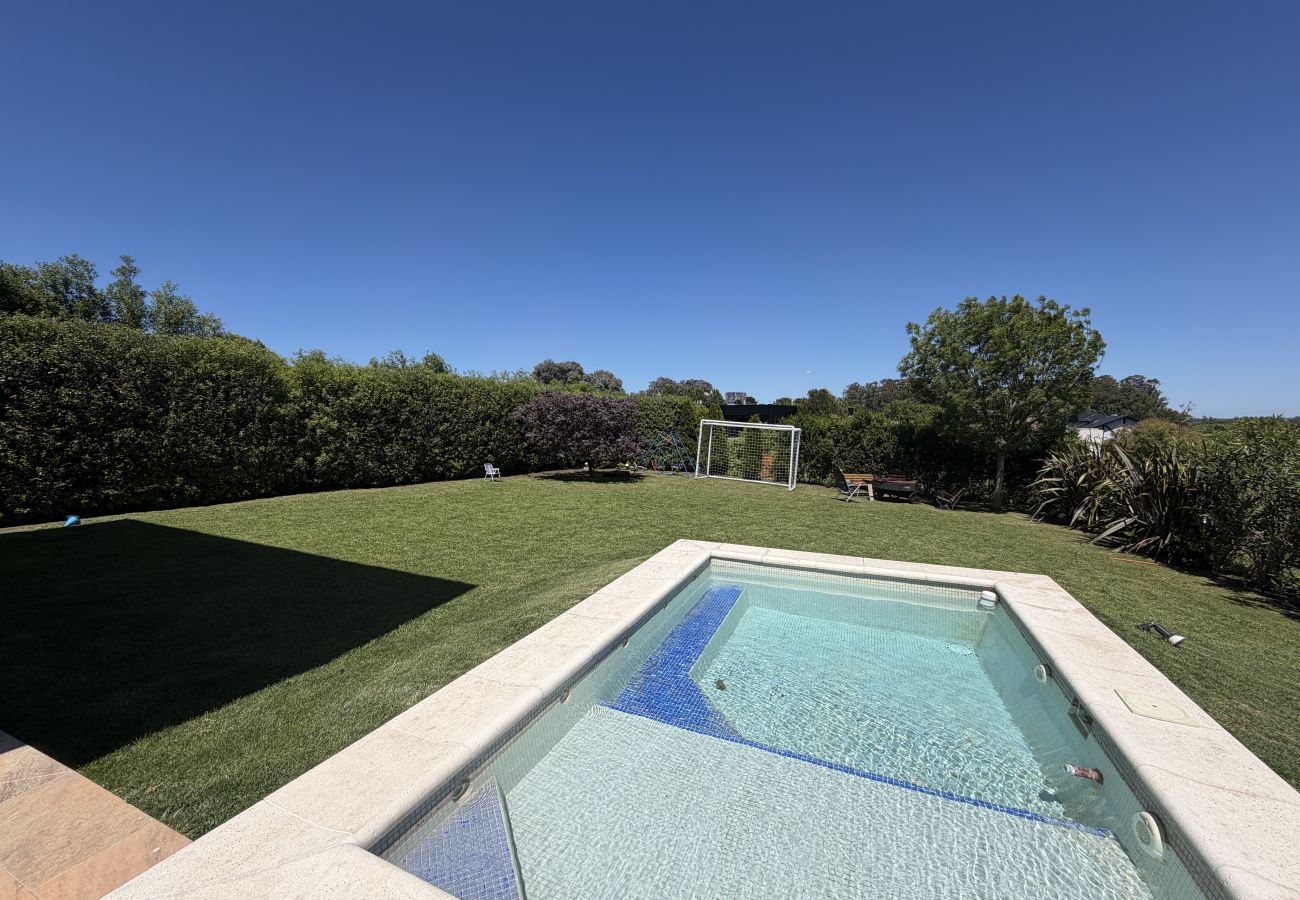 Casa en Mar Del Plata - Casa con Pileta en Arenas del Sur | Casa Belen | H