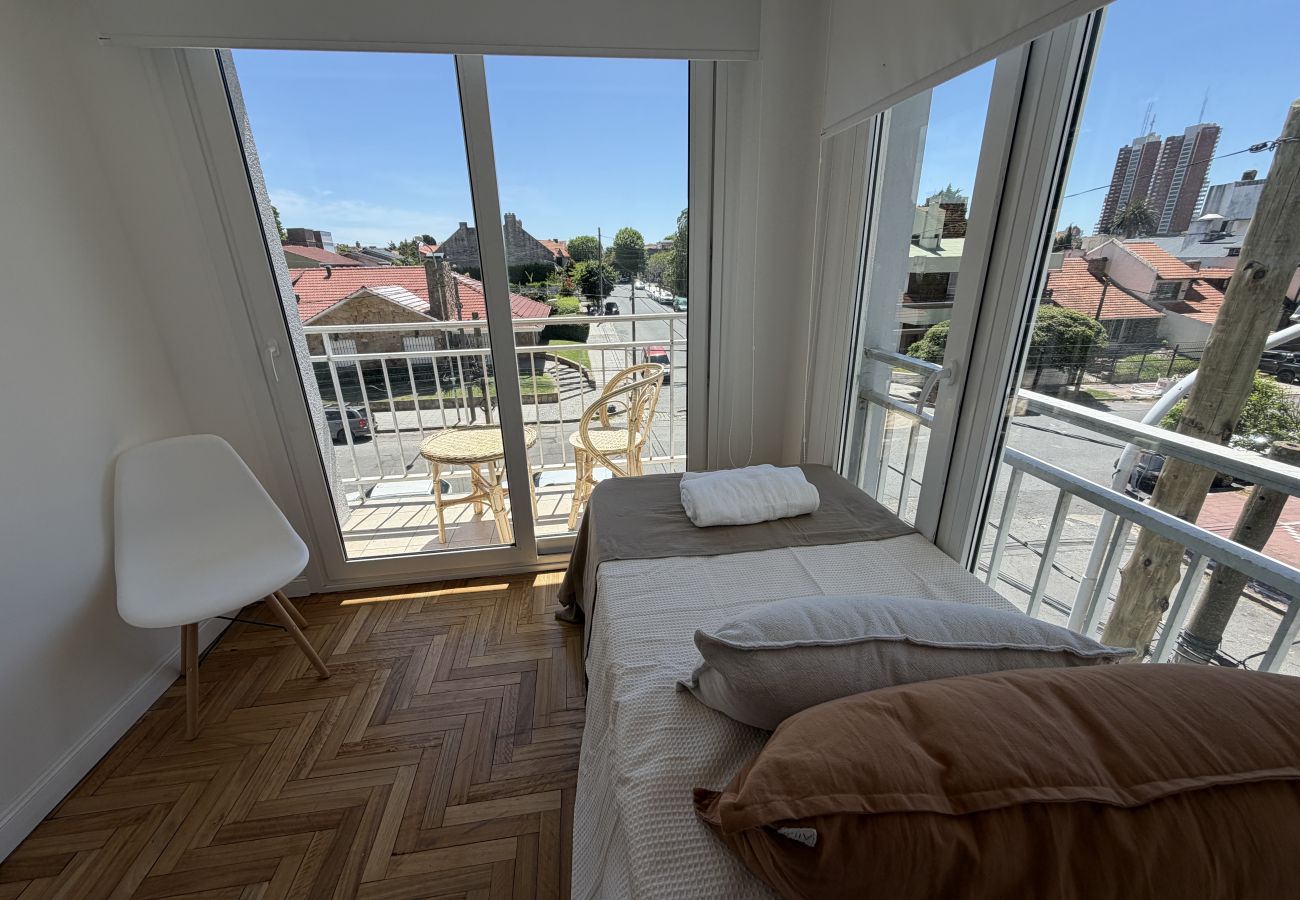 Apartamento en Mar Del Plata - Moderno y a pasos del mar | Depto Ana Maria | Hola