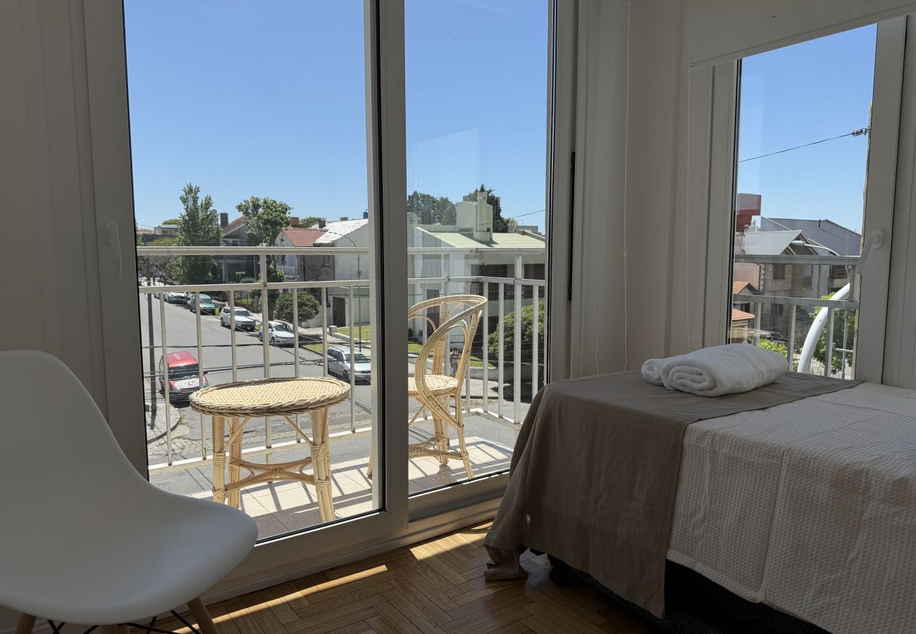 Apartamento en Mar Del Plata - Moderno y a pasos del mar | Depto Ana Maria | Hola