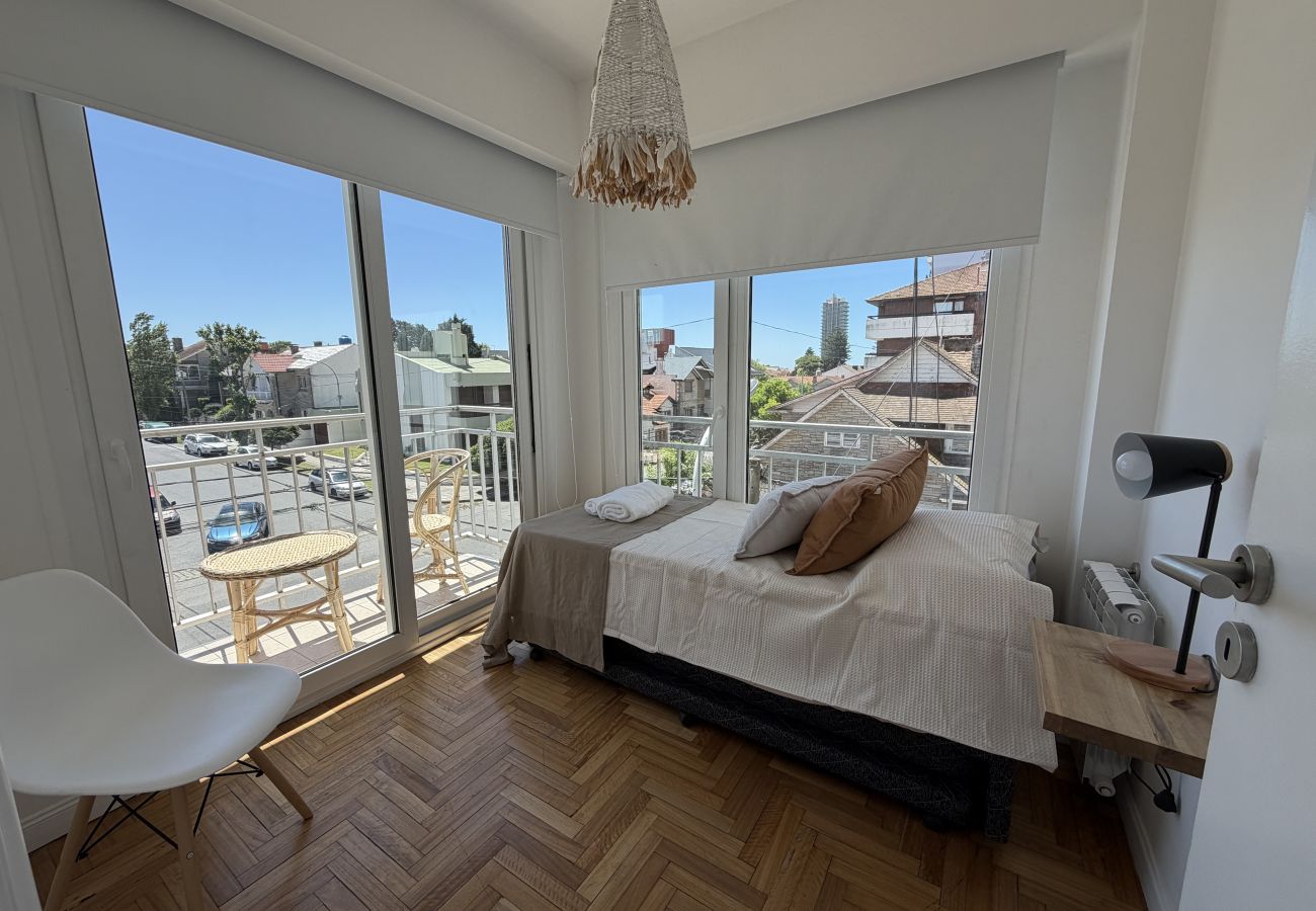 Apartamento en Mar Del Plata - Moderno y a pasos del mar | Depto Ana Maria | Hola
