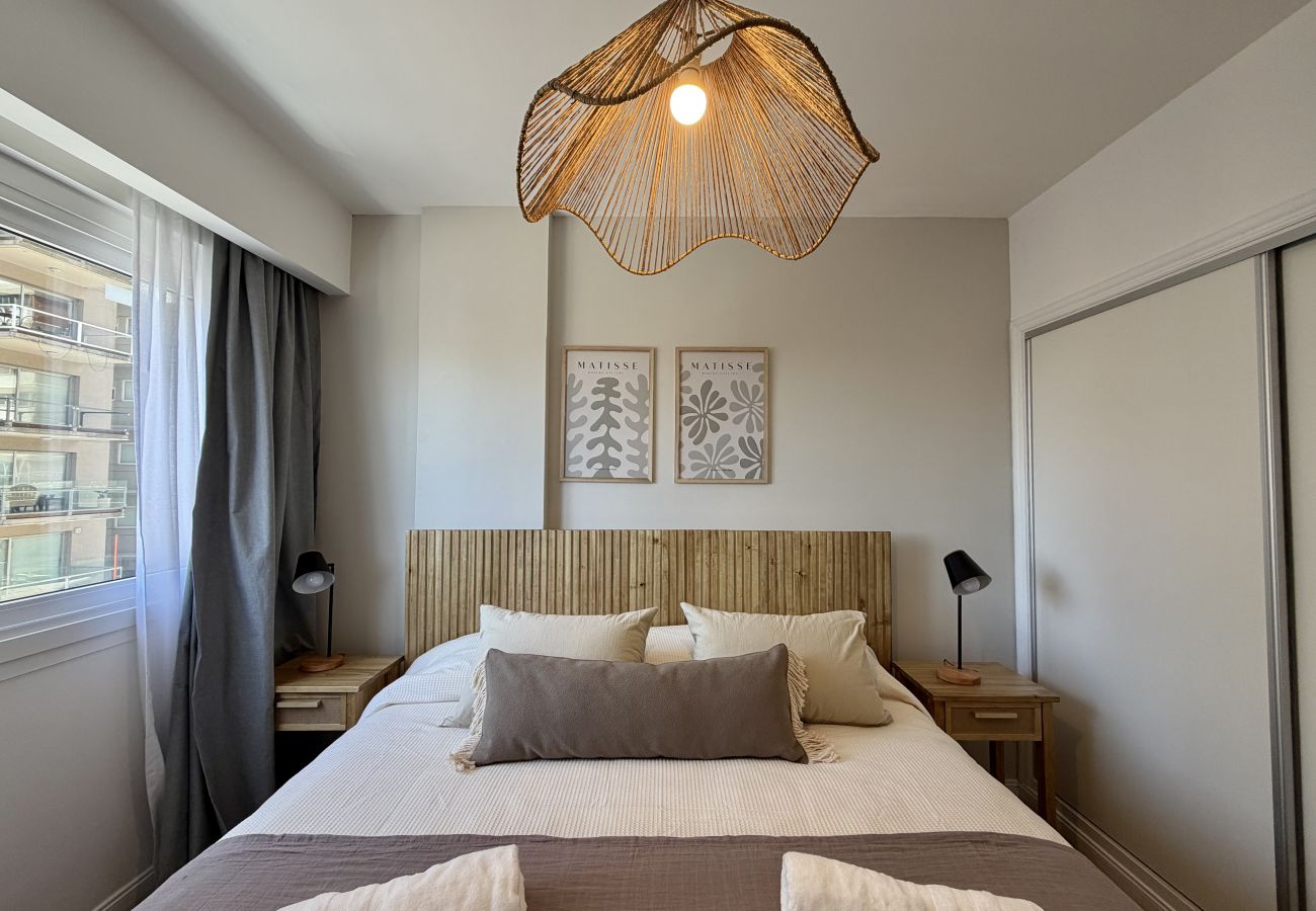 Apartamento en Mar Del Plata - Moderno y a pasos del mar | Depto Ana Maria | Hola