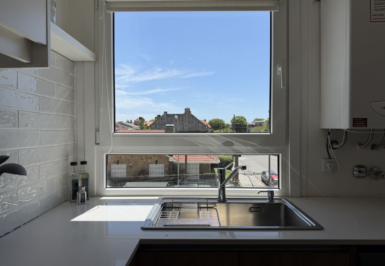 Apartamento en Mar Del Plata - Moderno y a pasos del mar | Depto Ana Maria | Hola