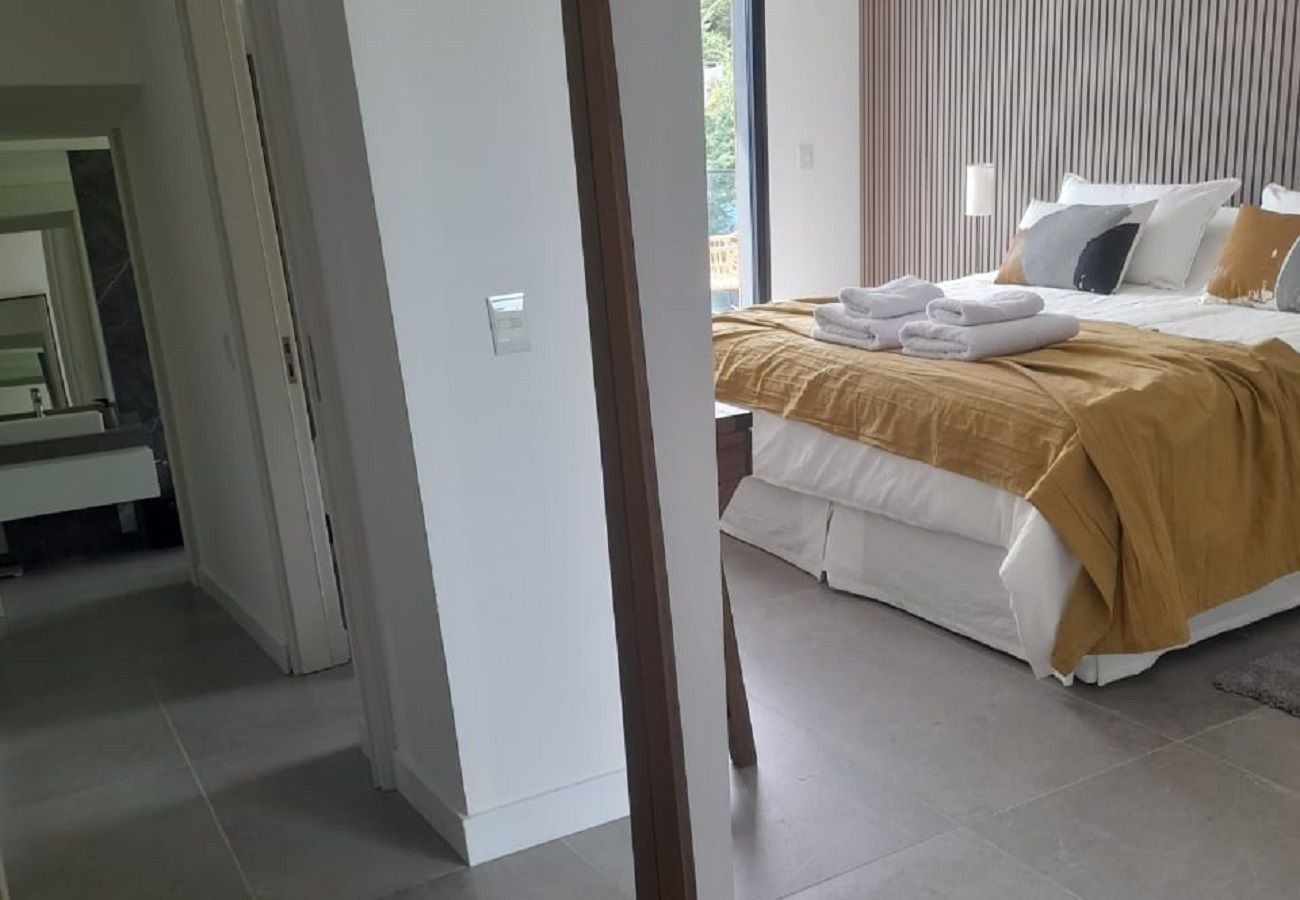 Apartamento em San Carlos de Bariloche - 06 HUAPI50 FLOR-NP