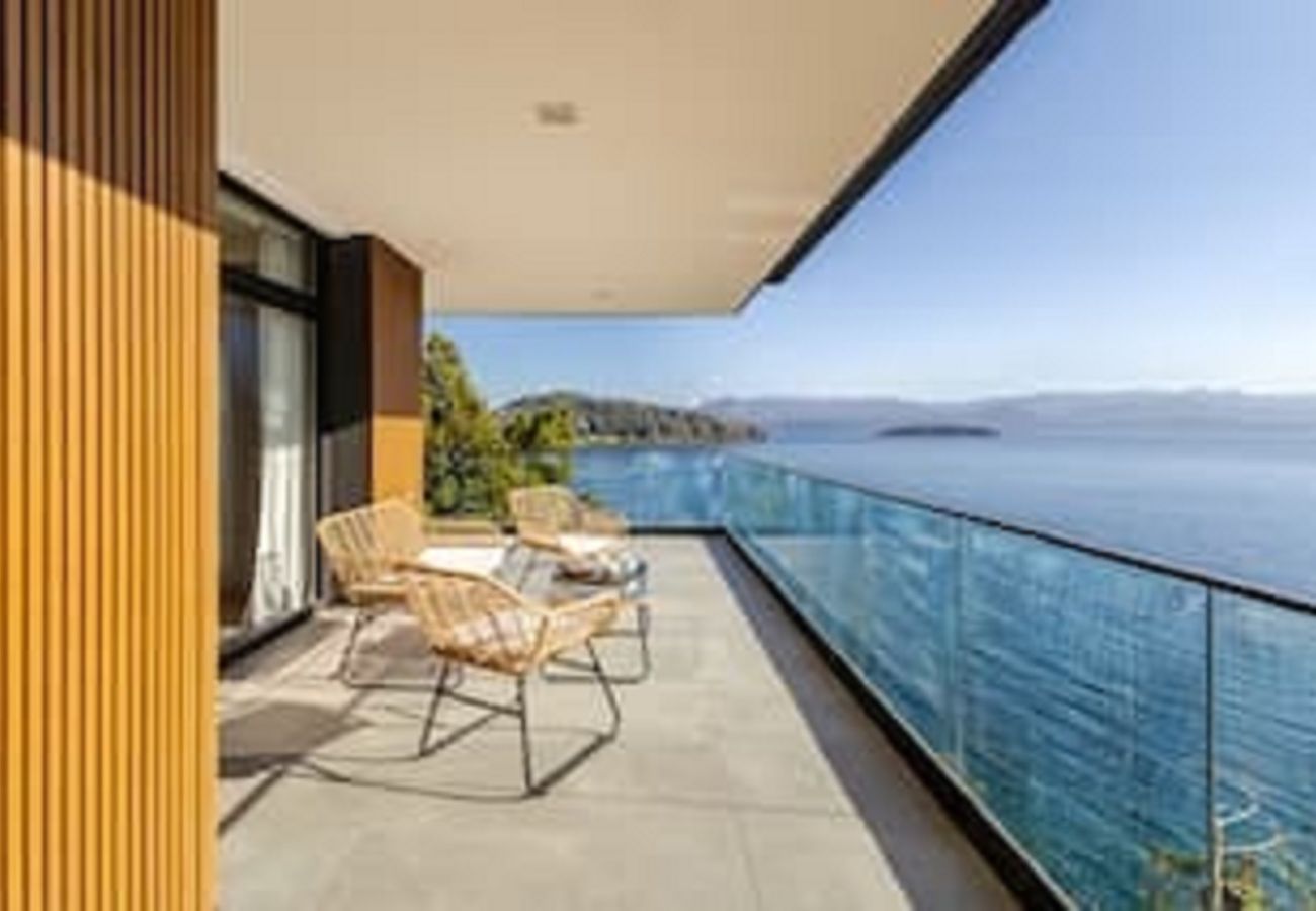 Apartamento em San Carlos de Bariloche - 06 HUAPI50 FLOR-NP