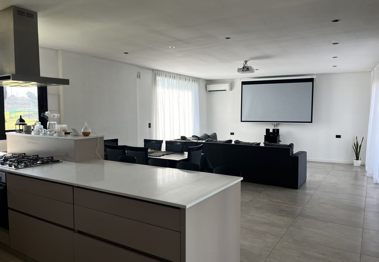 Casa em Mar Del Plata - Arenas House | Casa Romi | Hola Sur