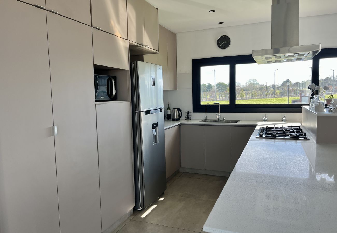 Casa em Mar Del Plata - Arenas House | Casa Romi | Hola Sur