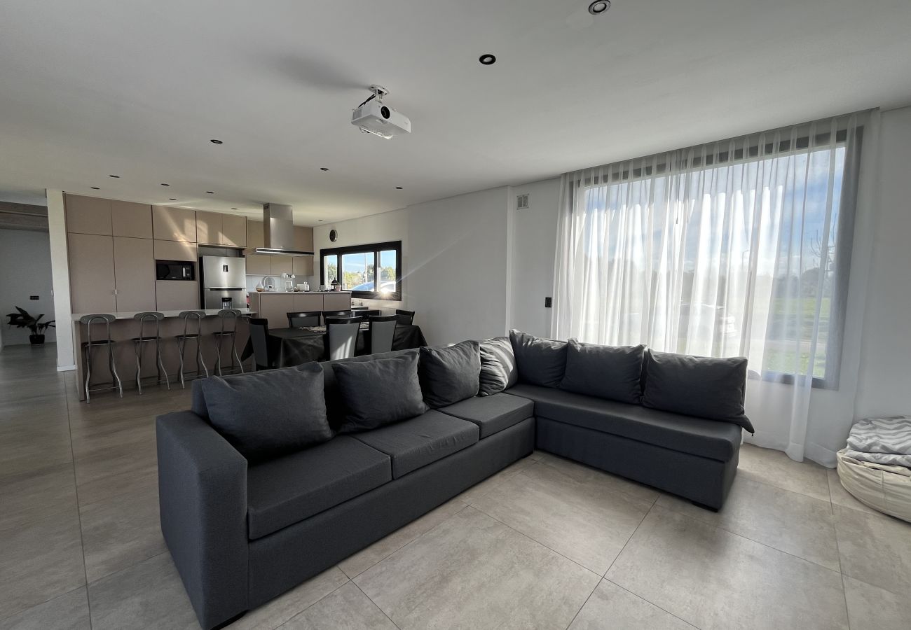 Casa em Mar Del Plata - Arenas House | Casa Romi | Hola Sur