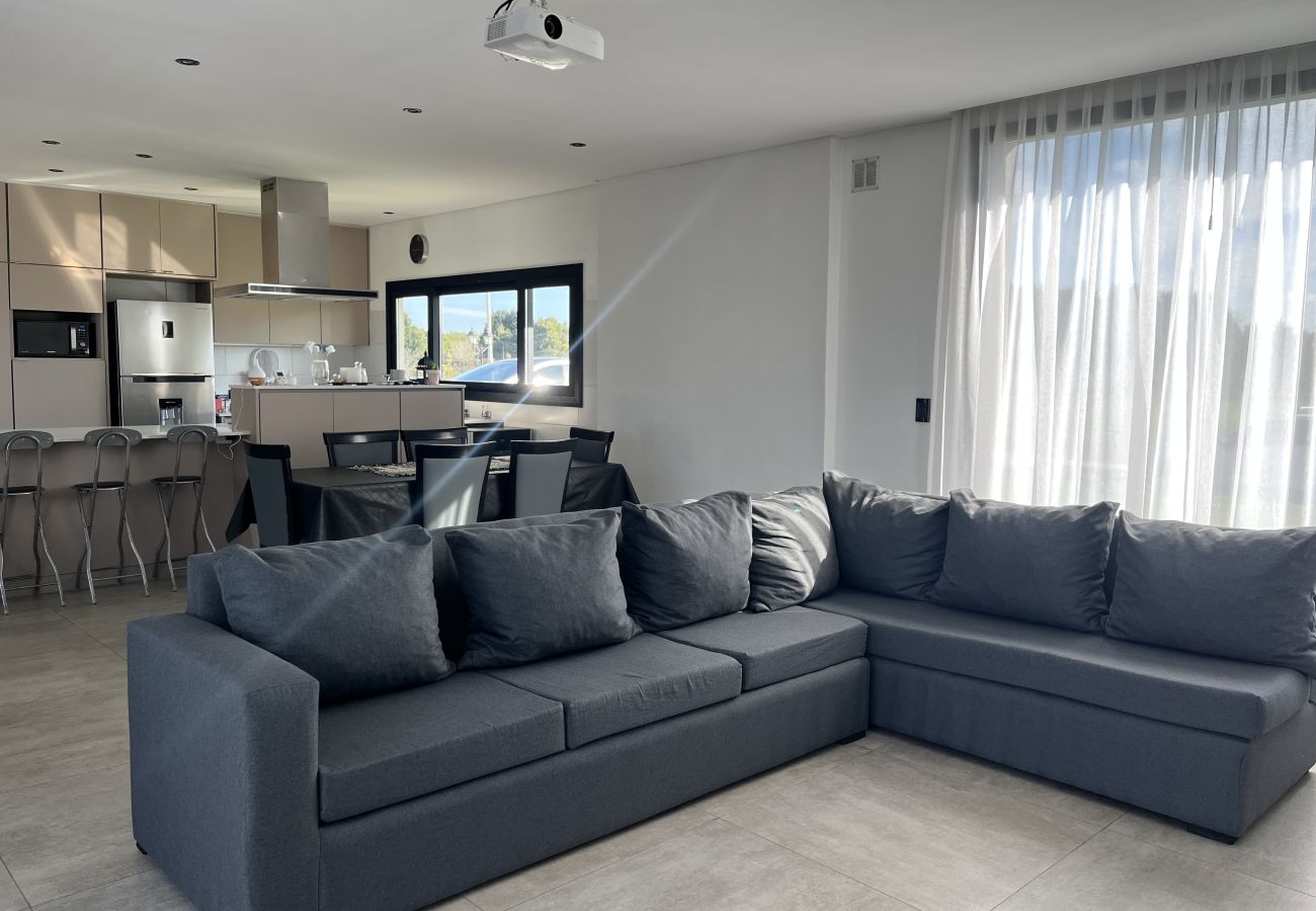 Casa em Mar Del Plata - Arenas House | Casa Romi | Hola Sur