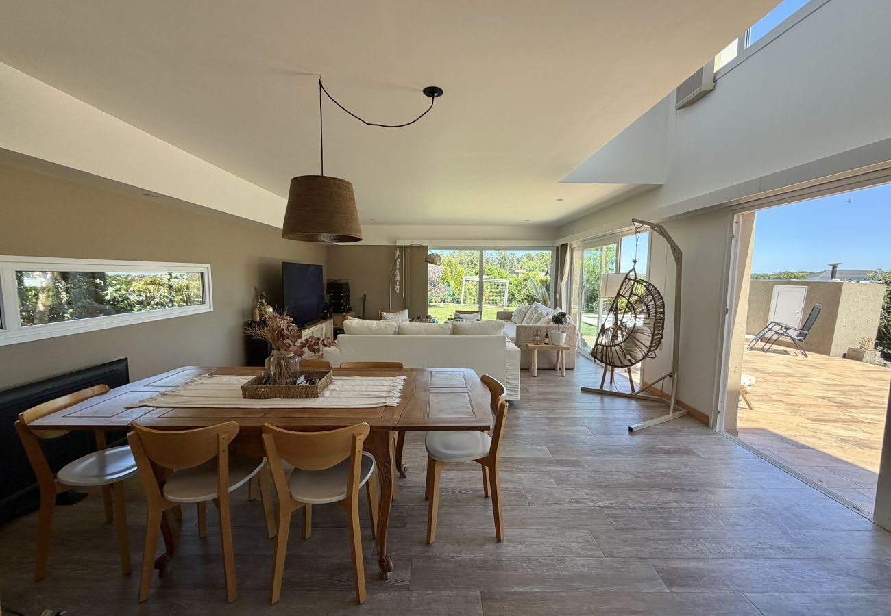 Casa em Mar Del Plata - Casa con Pileta en Arenas del Sur | Casa Belen | H