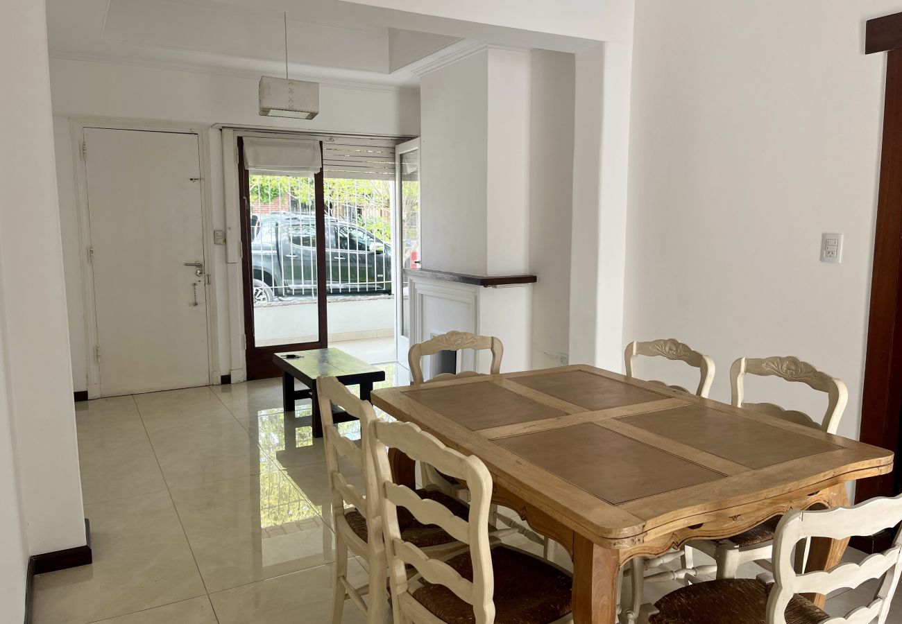 Chalet em Mar Del Plata - Chalet 4 Ambientes + 2 Departamentos en Block, Bar