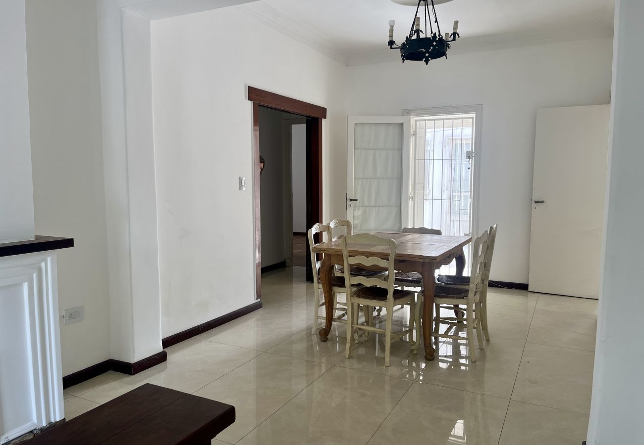 Chalet em Mar Del Plata - Chalet 4 Ambientes + 2 Departamentos en Block, Bar