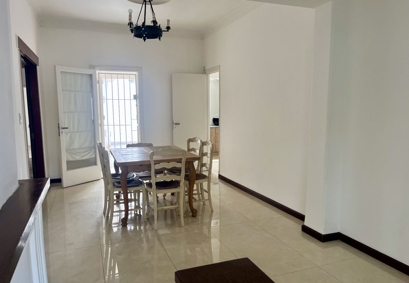 Villa in Mar Del Plata - Chalet 4 Ambientes + 2 Departamentos en Block, Bar