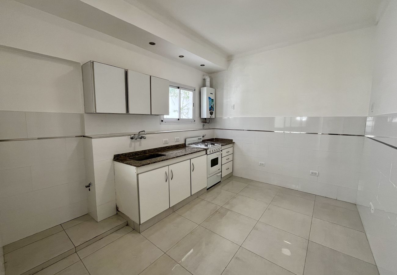 Villa in Mar Del Plata - Chalet 4 Ambientes + 2 Departamentos en Block, Bar