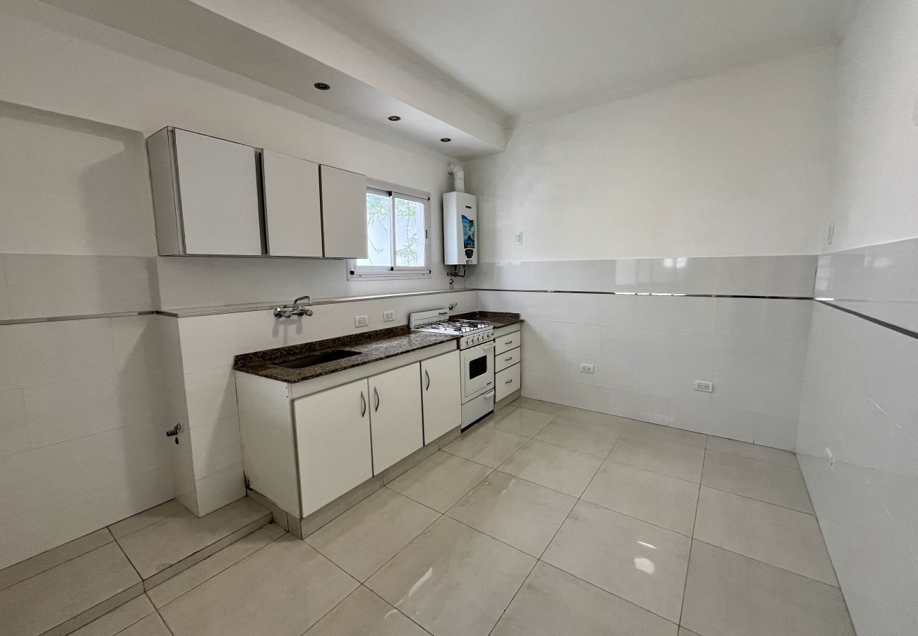 Villa in Mar Del Plata - Chalet 4 Ambientes + 2 Departamentos en Block, Bar