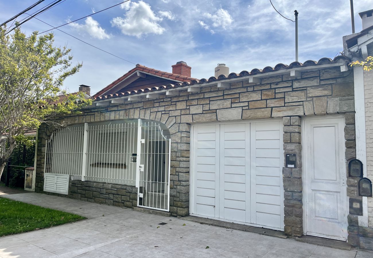 Villa in Mar Del Plata - Chalet 4 Ambientes + 2 Departamentos en Block, Bar