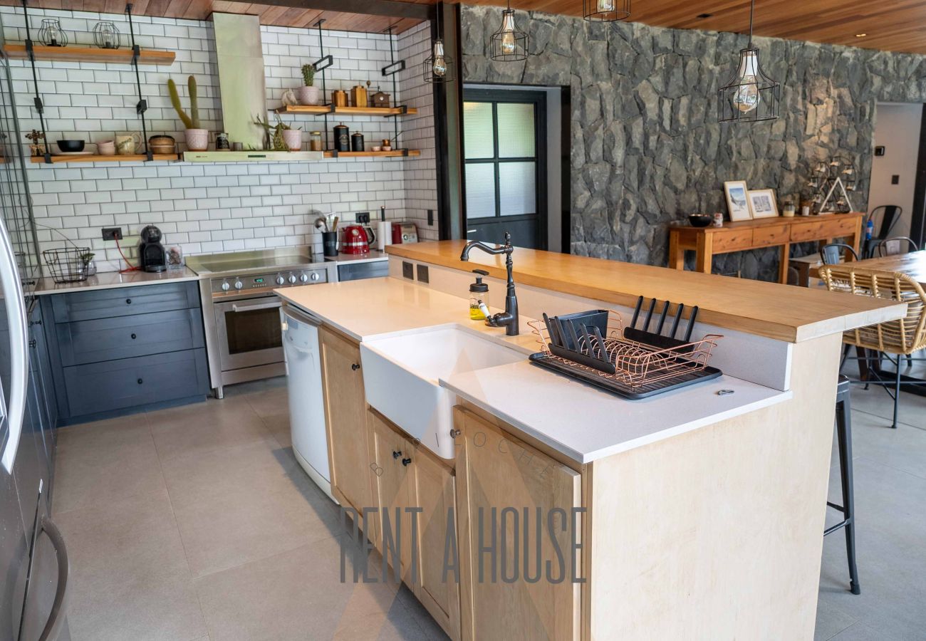 House in San Carlos de Bariloche - 08PAX ARE16 MAVI