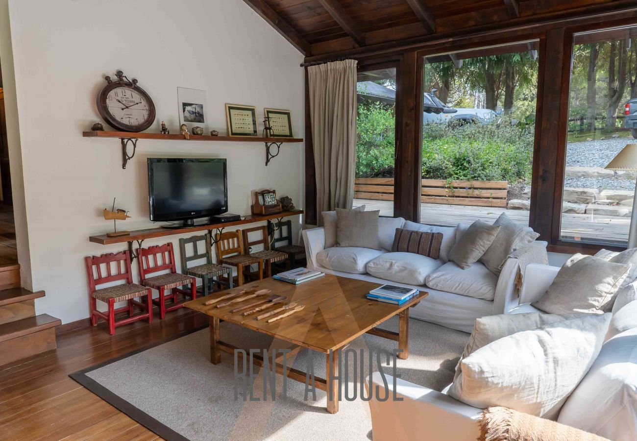 House in San Carlos de Bariloche - 06PAX ARE08 BEGO