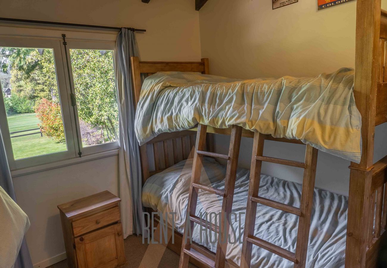 House in San Carlos de Bariloche - 06PAX ARE08 BEGO