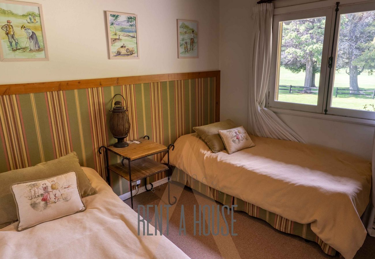 House in San Carlos de Bariloche - 06PAX ARE08 BEGO